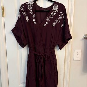 Francesca’s Mi Ami Burgundy midi dress with embroidered floral design Size M NWT